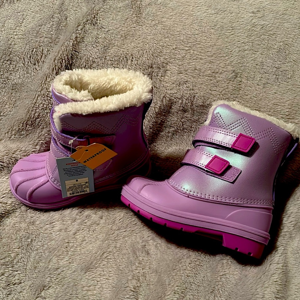 Cat & Jack "NWT" Toddler Girls'  Winter Boots size 9  iridescent pink/denver